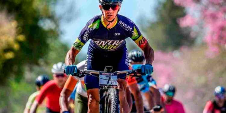 Eduardo Vera y su bici no se ponen límites