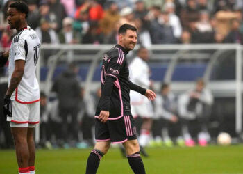 Video: Messi casi convierte un gol olímpico en el amistoso ante FC Dallas