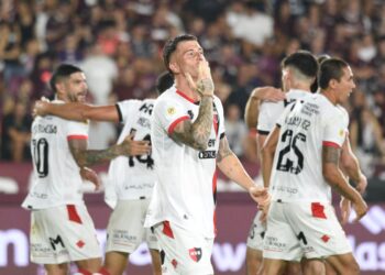 Newell’s pisó fuerte en el sur ante Lanús y se subió a la punta de su zona