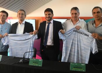 El capitán Guillermo Coria presentó la Copa Davis en Rosario