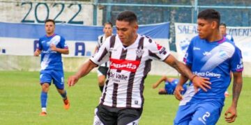 El  Saladito se hace fuerte de local y suma de a tres