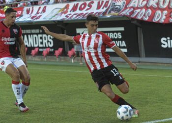 En un partido cargado de polémicas, Newell’s cayó ante Estudiantes
