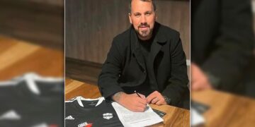 El “Ogro” Fabbiani se convirtió en el nuevo DT de Riestra