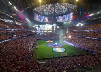 Lionel Scaloni picante sobre el campo de juego en la conferencia de prensa