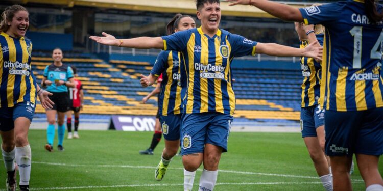 Rosario Central venció a Newell’s sobre la hora y se quedó con el primer clásico femenino de la historia