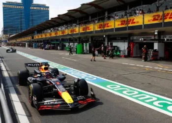 Verstappen lideró la primera prueba libre en el GP de Azerbaiyán en la que chocó Colapinto