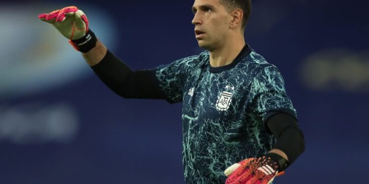 El Dibu Martínez emitió un comunicado tras la decisión de la Conmebol