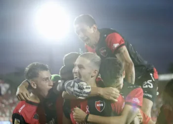 Newell’s remontó y venció 2-1 a Lanús en el Coloso