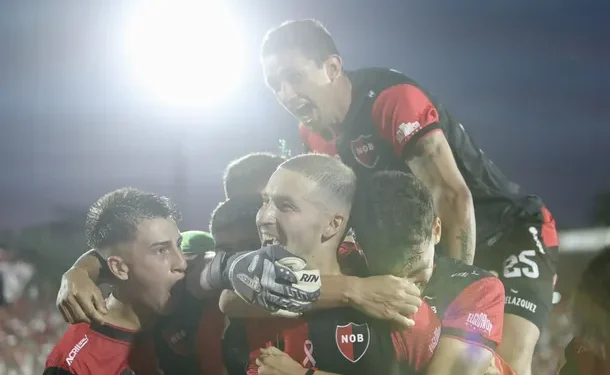 Newell’s remontó y venció 2-1 a Lanús en el Coloso