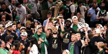 La inauguración de la temporada 2024/25 de la NBA: campeones y estrellas en acción