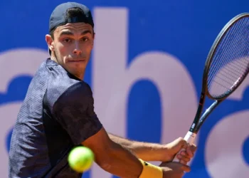 Francisco Cerúndolo avanza a cuartos de final en el ATP 250 de Almaty