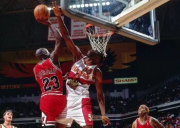 Falleció Dikembe Mutombo a los 58 años: una de las icónicas figuras de la NBA que marcó su legado en los Houston Rockets