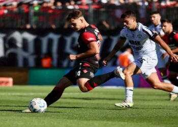 Newells cayó en el Coloso ante los santiagueños porque fue nuevamente un equipo “tirado en la cancha y librado a su suerte”