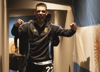La selección argentina venció 1-0 a Perú y cerró el 2024 como líder de las Eliminatorias