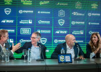 Presentación de Holan y se asoma un hilo de esperanza