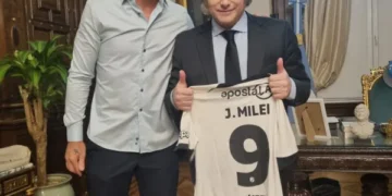 Palermo y Milei: fútbol y admiración en un encuentro único en la Casa Rosada
