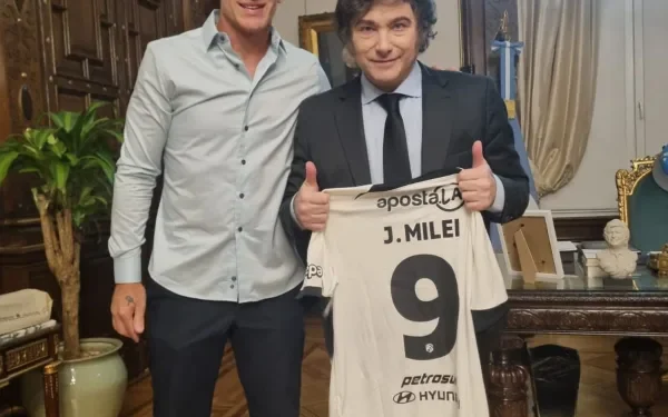 Palermo y Milei: fútbol y admiración en un encuentro único en la Casa Rosada