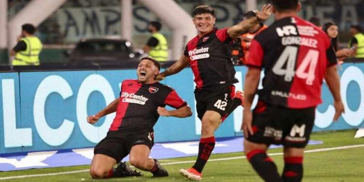 Hacia Rosario con una sonrisa: Newells jugó un partido inteligente ante Talleres y se trajo un triunfazo de Córdoba