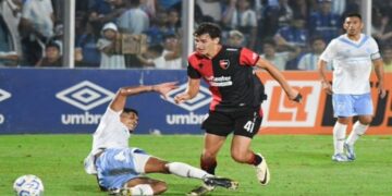 Un Newells gasolero rescató un punto en Tucumán: La era Soso arrancó con un equipo que dejó en la cancha más sombras que luces