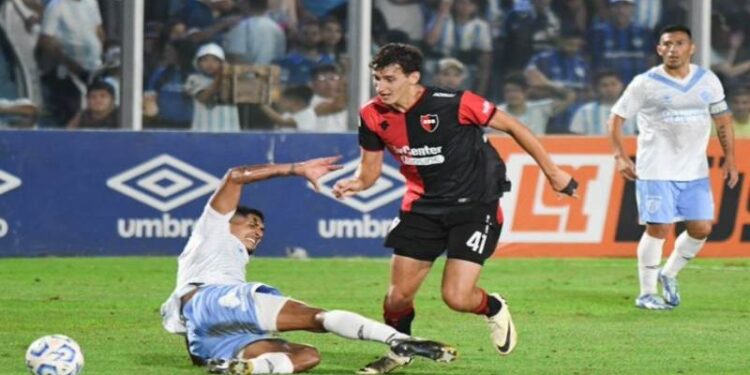 Un Newells gasolero rescató un punto en Tucumán: La era Soso arrancó con un equipo que dejó en la cancha más sombras que luces