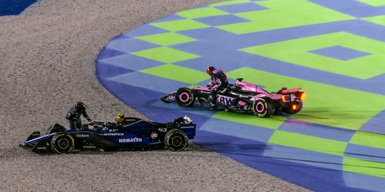 Colapinto fue chocado en la primera curva del Gran Premio de Qatar y terminó su participación en la carrera