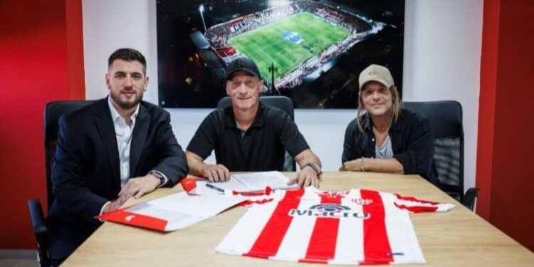 Pedro Troglio fue presentado como nuevo técnico de Instituto de Córdoba