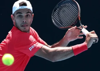 Diaz Acosta no pudo continuar el partido por lesión y Cerúndolo avanzó a la siguiente ronda del Abierto de Australia