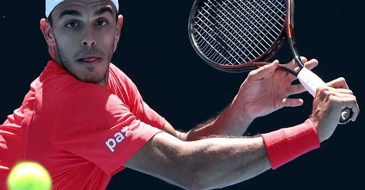 Diaz Acosta no pudo continuar el partido por lesión y Cerúndolo avanzó a la siguiente ronda del Abierto de Australia