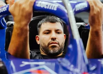 El “Kun” Agüero debutó en la Fórmula E y su equipo le hizo un curioso pedido