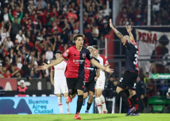 Newell’s derrotó a Huracán y sigue soñando con los playoffs