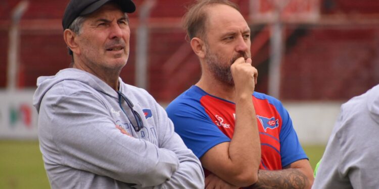 Siguen las buenas en el Charrúa: Teglia y Acoglanis extendieron su contrato