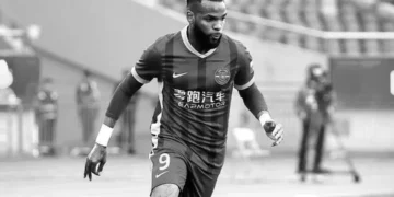 Conmoción por la muerte del ex goleador de la Liga de Turquía: cayó desde un undécimo piso