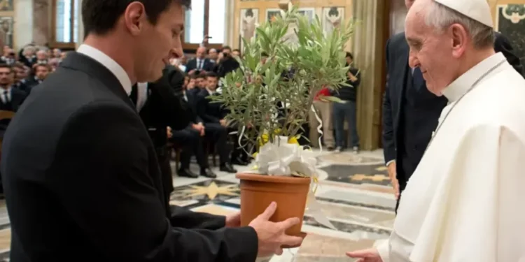 “Distinto, cercano, argentino”: Lionel Messi despidió al papa Francisco en sus redes sociales