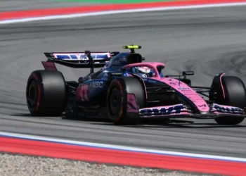 Colapinto aprovechó el safety car, ganó cuatro lugares y finalizó 15° en España