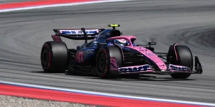 Colapinto aprovechó el safety car, ganó cuatro lugares y finalizó 15° en España