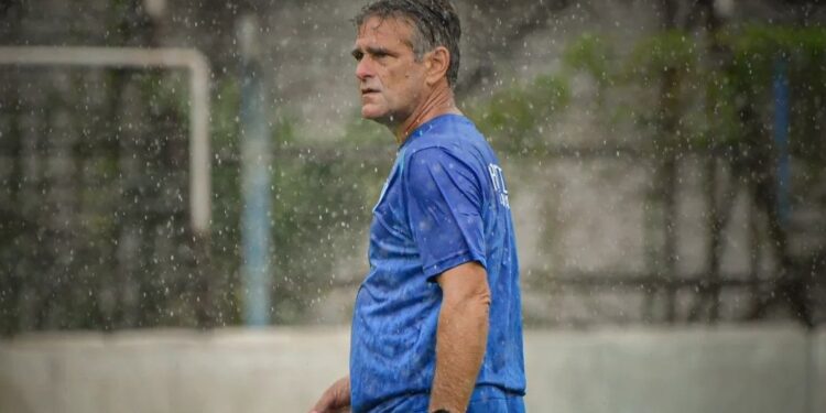 NO VA MÁS: Daniel Fagiani renunció como técnico de Argentino de Rosario