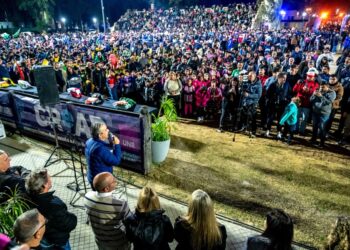 La Municipalidad entregó 10 mil camisetas a niños y niñas de clubes barriales en el marco del programa Rosario es Fútbol