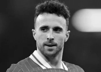 Liverpool retiró el número 20 del fallecido delantero Diogo Jota