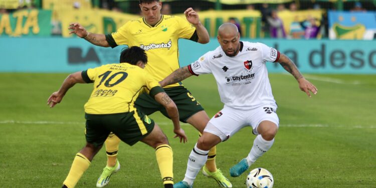 Con un equipo alternativo, Newell’s empató ante Defensa y Justicia