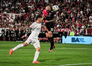 En una noche cargada de polémicas, Newell’s perdió ante Barracas en el Coloso