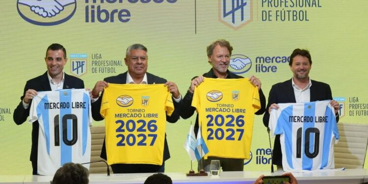 La empresa de Marcos Galperín le compró a Chiqui Tapia la Liga Profesional de Fútbol 2026 y 2627