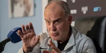 Marcelo Bielsa afirmó que no renunciará al cargo de DT de la Selección uruguaya