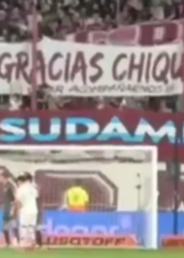 “Gracias Chiqui”: La bandera de Lanús para el presidente de la AFA