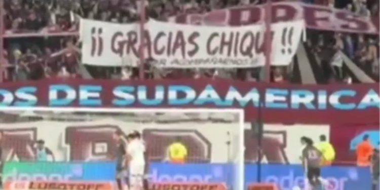 “Gracias Chiqui”: La bandera de Lanús para el presidente de la AFA