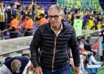 Holan aseguró que “le bajan el precio” a Rosario Central porque “es del interior”