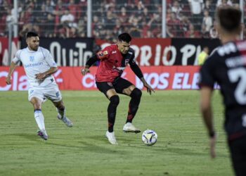 Newell’s cayó en el final ante Racing y cerró un Clausura para el olvido