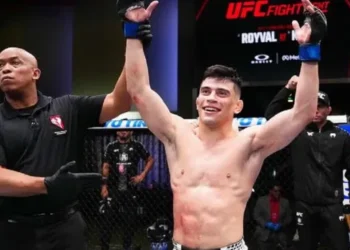 Histórico: Kevin Vallejos es el tercer argentino en los rankings de la UFC