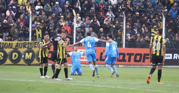 Estudiantes (RC) le ganó la serie a Deportivo Madryn y ascendió a la Primera División