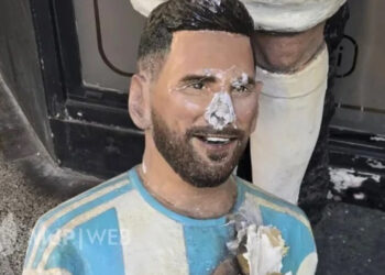 En medio de la interna del Gobierno con la AFA, destrozaron una estatua de Lionel Messi