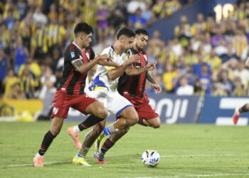 Con varias polémicas, Central y River no se sacaron ventaja en Arroyito